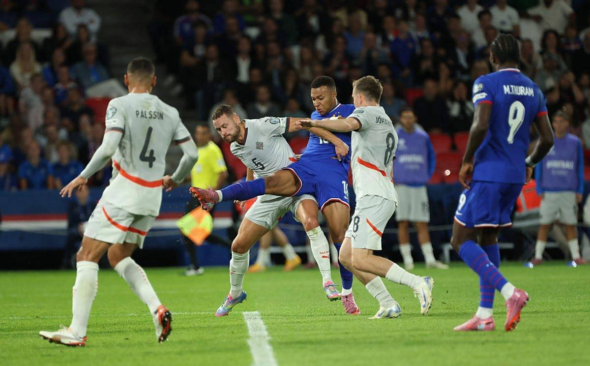 DO：伯恩茅斯前锋塞门约倾向在冬窗加盟曼城（报道称伯恩茅斯前锋塞门约倾向于在冬窗转会曼城）