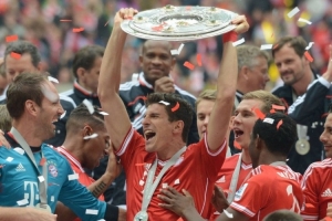 世体：内马尔一次支撑失误后接受处理，问题不大但引发了担忧