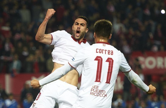 英媒：梅努很想去那不勒斯，而曼联只接受租借离队（英媒：梅努意欲加盟那不勒斯，曼联坚持只租不卖）