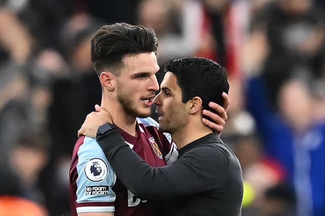 英超半场：西蒙斯传射，里沙利松破门，热刺2-0布伦特福德