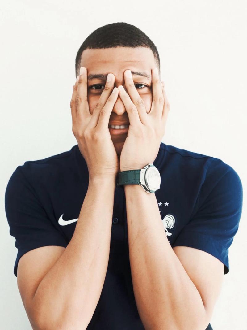 给球权就能踢？维尔茨造乌龙救主，当选英超官方全场最佳（球权在手就发光！维尔茨逼出对手乌龙救险，荣获英超官方全场最佳）