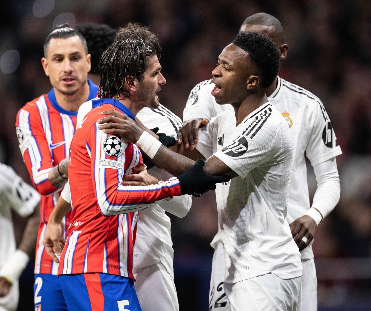 半场战报：美因茨0-1佛罗伦萨，佐姆破门