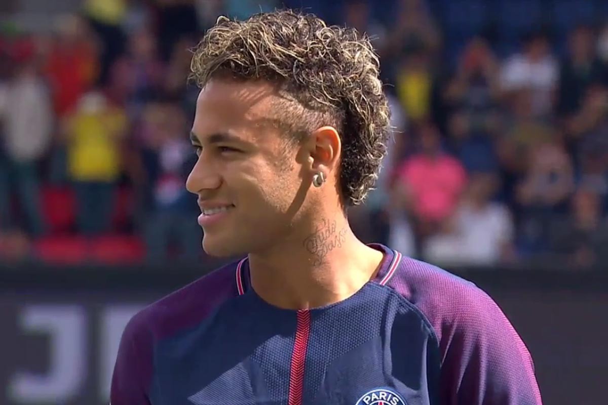 曼城U21中场放弃足球生涯，赴牛津大学攻读法律（曼城U21中场告别绿茵，转赴牛津大学攻读法学）