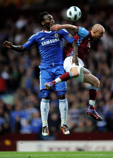 FM26逆天Bug，外场球员“闪现”至门前挡出对方主罚的点球